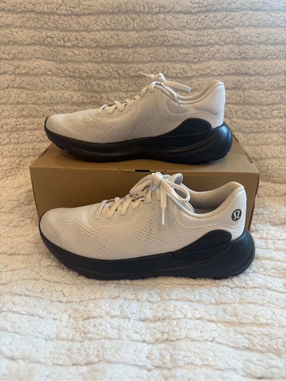 lululemon Women’s Beyondfeel Running Shoes Light Vapor/Black Size 9